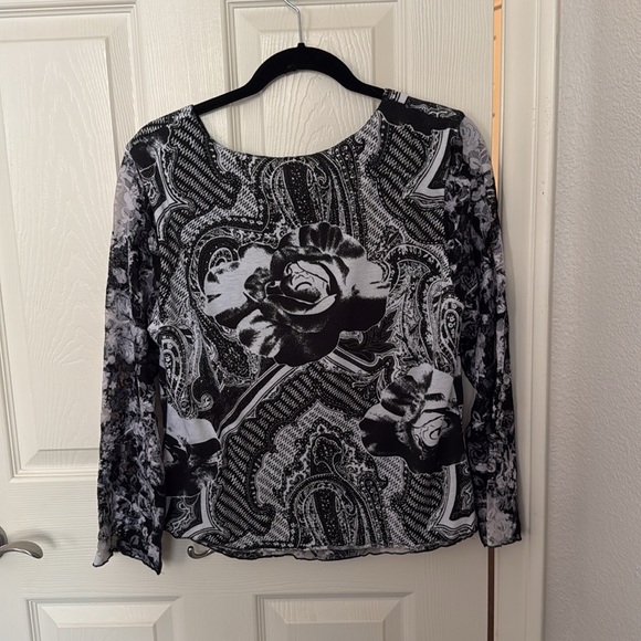 Women’s reversible black and white blouse (stretchy fabric) - Picture 5 of 9